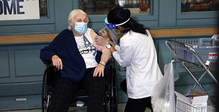 州长忧Omicron变种病毒 下令疗养院提供加强针