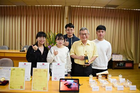 屏東科技大學工管系王貳瑞教授團隊獲得未來科技獎及發明競賽金獎為本年度最大贏家。