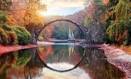 組圖：160年歷史拱橋與水中倒影的完美結合| 完美圓形| 克羅姆勞爾公園 ...