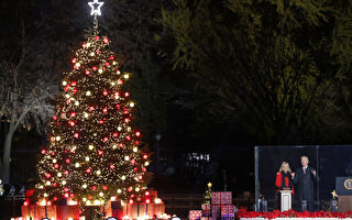白宫举行点灯仪式 拜登点亮国家圣诞树