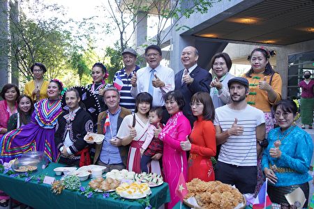 今年全国移民节由内政部与屏东县政府携手，12月12日在胜利星村创意生活园区封街欢庆。
