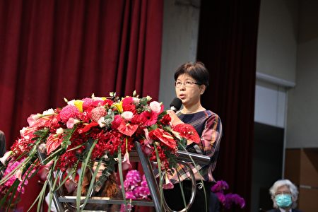 嘉义县政府新任教育处长李美华（如图）在布达典礼中致词。