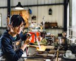 用生活故事丰富金工创作  桃园辅导职人吕浴珊