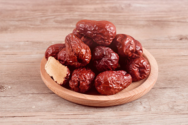 红枣有滋润气血、补脾胃、宁心安神等好处。(Shutterstock)