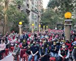 桃園藍軍公投選前衝刺  街頭舉牌呼籲踴躍投票