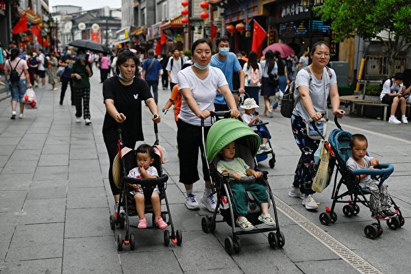 中国出生率一降再降 专家：人口危机超想像