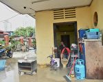 马来西亚遭洪水袭击 逾两万人撤离
