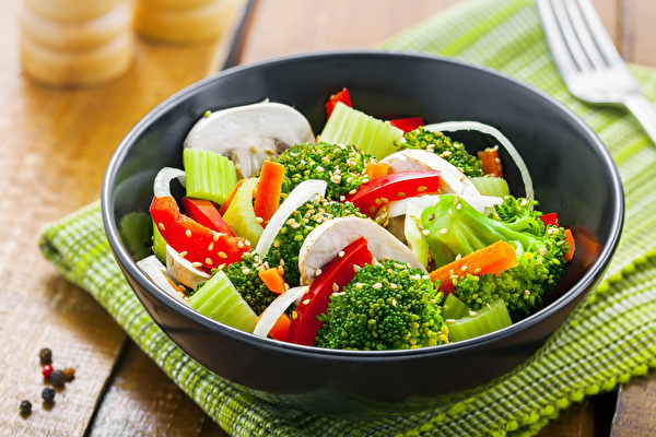 每天吃大量蔬菜的飲食模式可提升代謝。(Shutterstock)