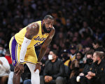 NBA太阳晒伤湖人 詹姆斯扭到脚