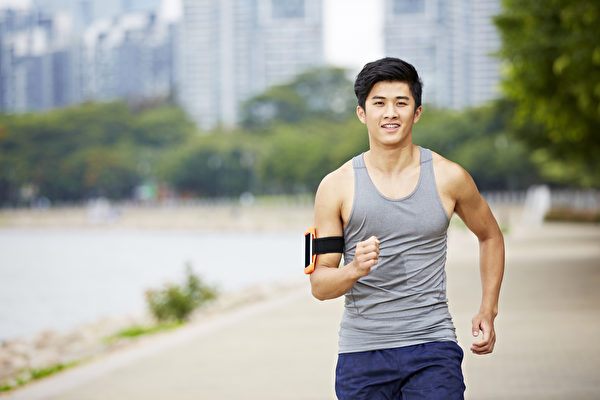 馬拉松跑者學會正確的跑步姿勢很重要。(Shutterstock)
