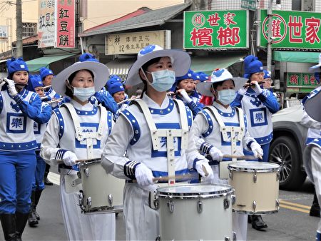 天國樂團團員們穿著古代唐朝兵將服飾威風凜凜。