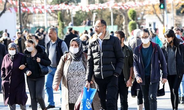 土耳其日增病例破4万 社交距离变3米