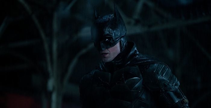 新《蝙蝠侠》释预告 蝙蝠侠联手猫女伸张正义