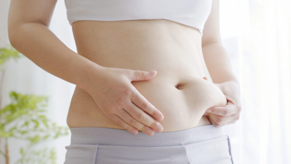 肥肥的肚是健康威脅，搞懂肚型可避免無效減肥。(Shutterstock)