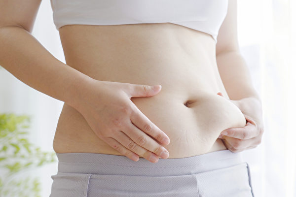 肥肥的肚是健康威脅，搞懂肚型可避免無效減肥。(Shutterstock)