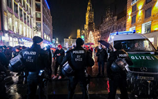 德國多地民眾抗議防疫措施 警方疲於應對