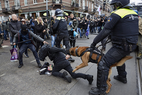 組圖：荷蘭民眾抗議封鎖措施 警方強制驅離