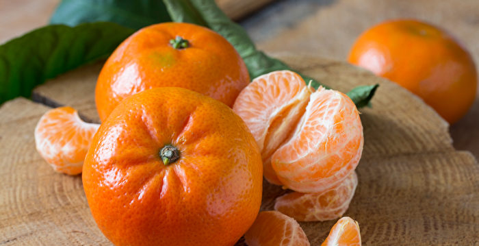 橘子怎么挑最甜？果脐小的好吃 1招由酸变甜