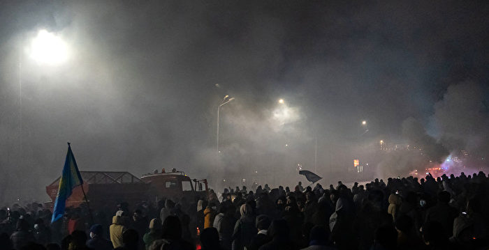 哈国民众抗议共产党头领 警察倒戈 政府辞职