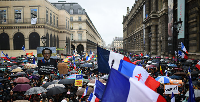 组图：法国强推新防疫措施 逾10万人抗议