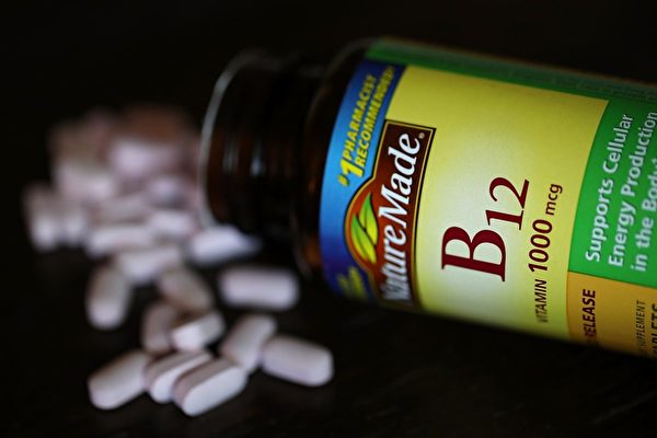 ビタミンB12の錠剤。（Justin Sullivan/Getty Images）