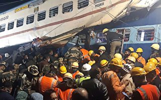 印度西孟加拉邦火车出轨 至少9死36伤