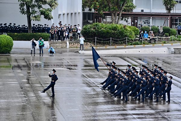 香港警隊大陸化 轉用中共式步操