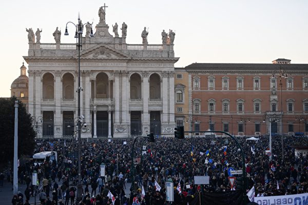 組圖：不滿新的防疫限制 羅馬民眾上街抗議