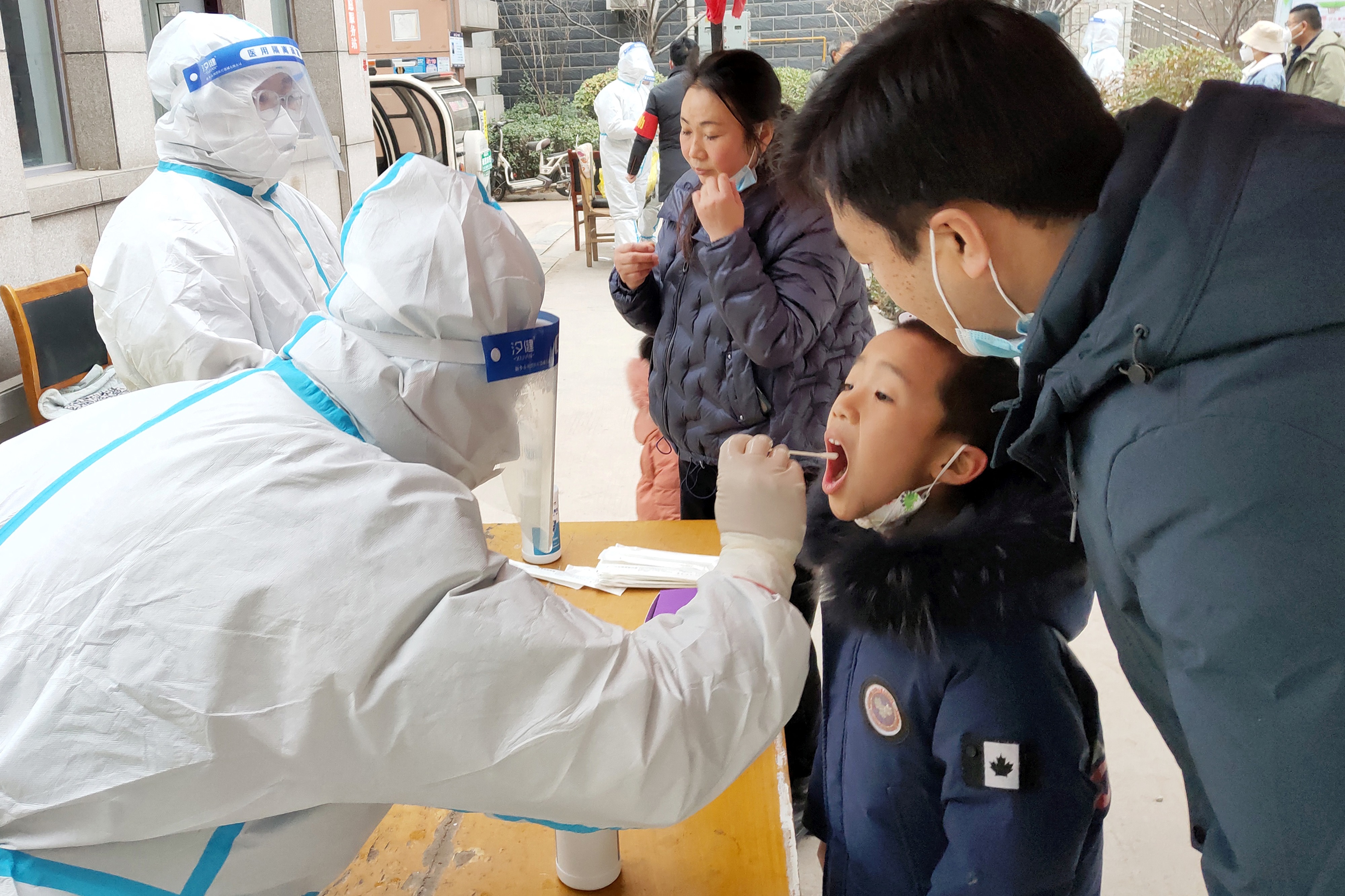 采样医生曝光：很多市民在核酸检测中感染病毒| 上海| 西安| 大纪元