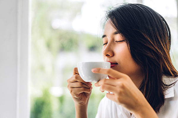喝綠茶等方法，可以幫你改善記憶力。(Shutterstock)