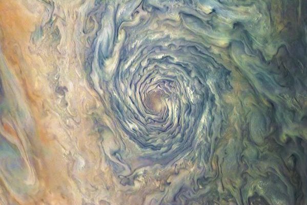 科學家終於解開木星極地氣旋形成之謎