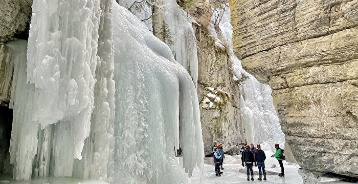 加拿大美琳峡谷冰雪徒步