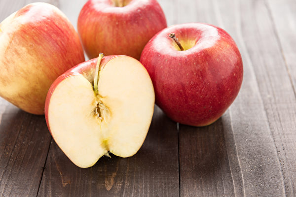 蘋果中的蘋果多酚、果膠都有助降低壞膽固醇，保護心血管。(Shutterstock)