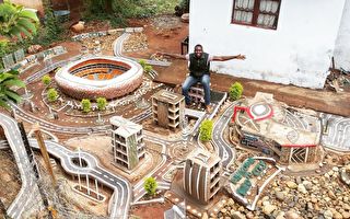 南非男子历时12年 用废料建约翰内斯堡模型