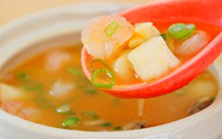 【美食天堂】最美味海鲜汤做法～新年快乐！