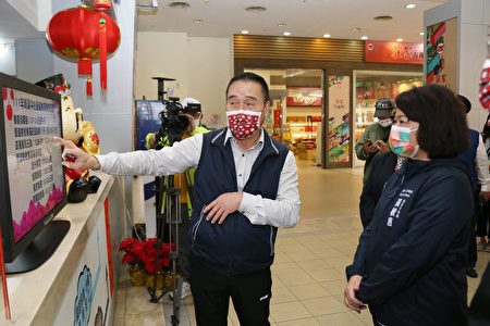 黄曆新年連假前夕，市長黃敏惠視察火車站、轉運中心。