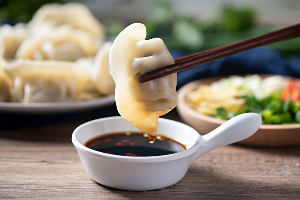 饺子含有糖类、热量也不低，怎样吃才能避免升血糖？(Shutterstock）