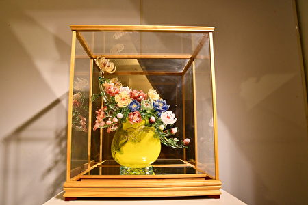 张炳钧作品牡丹花，象征“花开富贵”。