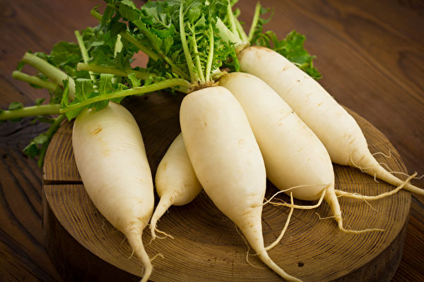 白い大根には、健康に不可欠な各種の栄養が豊富に含まれています。（Shutterstock）