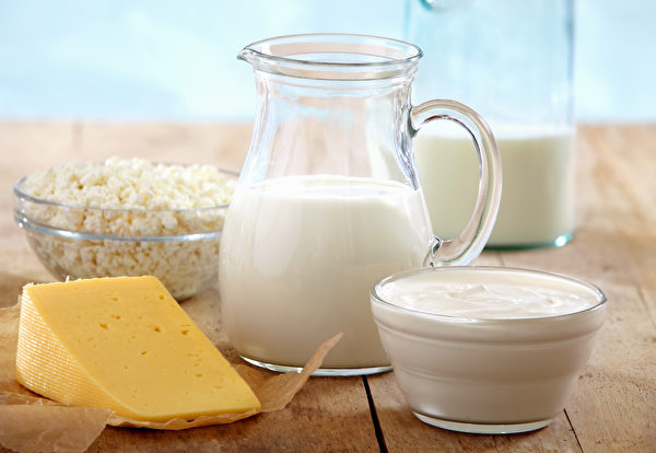 常喝牛奶、吃乳清蛋白，可能造成不斷長痘痘、卻治不好的情況。(Shutterstock)
