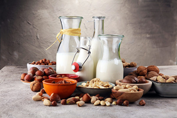 牛奶替代飲品日益興盛 有哪些優點和缺點？