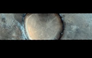 照片显示火星表面有巨型“树桩”