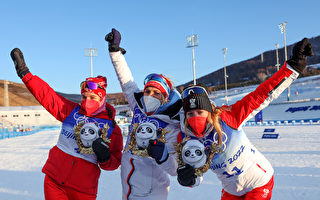 冬奥首金出炉 挪威女选手越野滑雪夺冠