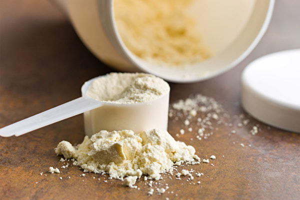 乳清蛋白具有很高的营养价值，是优质蛋白质的最佳膳食来源之一。(Shutterstock)