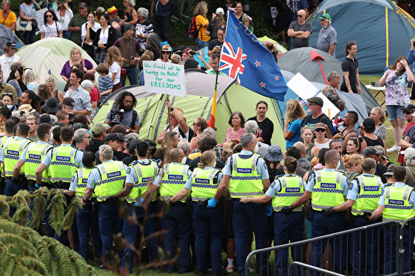 組圖：新西蘭民眾抗議防疫措施 遭警方驅離