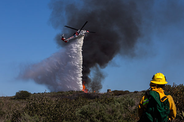 组图：美国南加州野火肆虐 烧毁至少150英亩