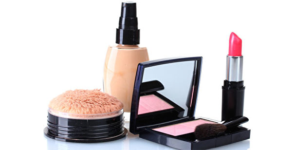 研究467种化妆品的细菌和真菌污染情况，发现其中90%含有潜在的致命细菌。(Shutterstock)