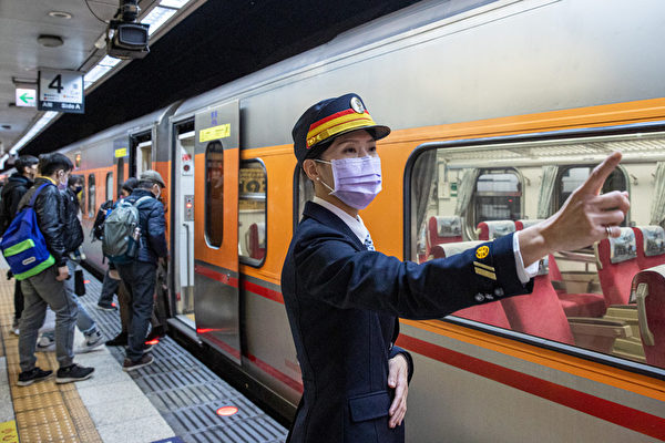 台北車站首位女站長笑臉迎人 致力提升服務