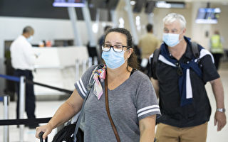 珀斯機場給旅客發放快速抗原檢測試劑