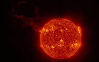太陽軌道器首次拍到日珥噴發的全景圖